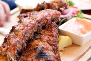 🍖BUFFET «БЕЗЛИМИТНЫЕ РЁБРЫШКИ»🍖 в понедельник, 05.01.2026 (только по предоплате на нашем сайте) с 17:00 до 21:00 – 45,00 € с человека