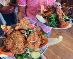 Steirischer Backhendl Salat