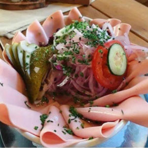 Saure Wurst in Essig & Öl